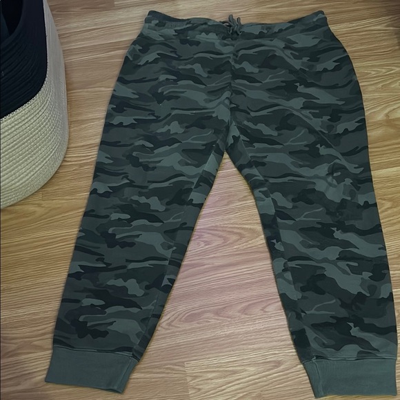 Camo Jogger Pants - Picture 3 of 4